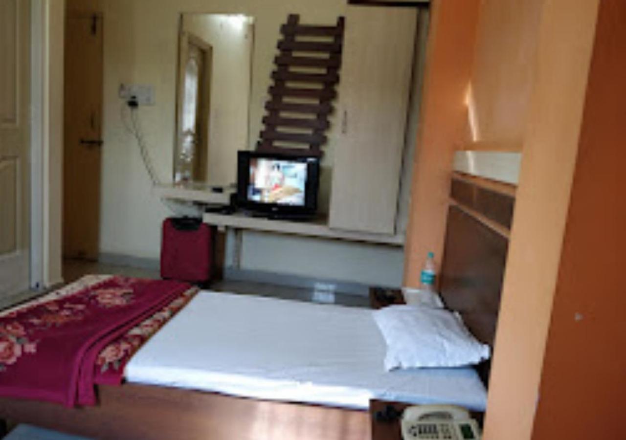 Hotel Mayur Restaurant Chandrapur Экстерьер фото